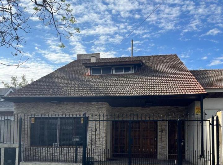 Casa · 194m² · 5 Ambientes · 1 Cochera