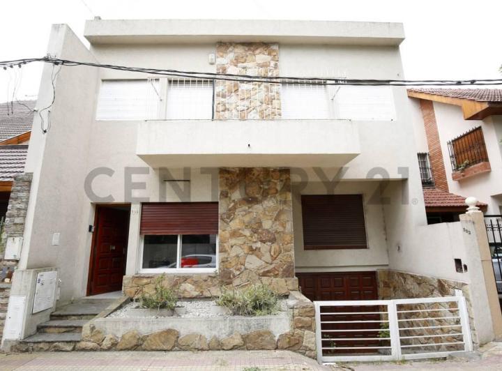 Casa · 184m² · 5 Ambientes · 1 Cochera