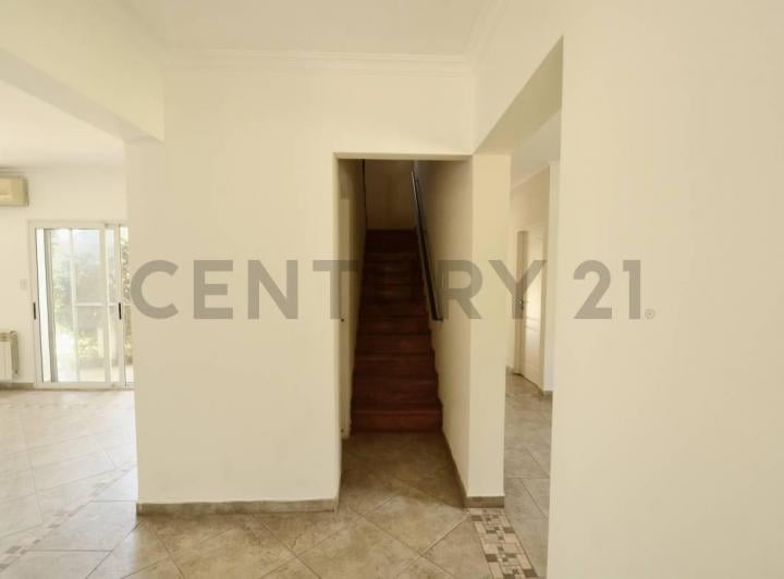 Casa · 260m² · 5 Ambientes · 2 Cocheras