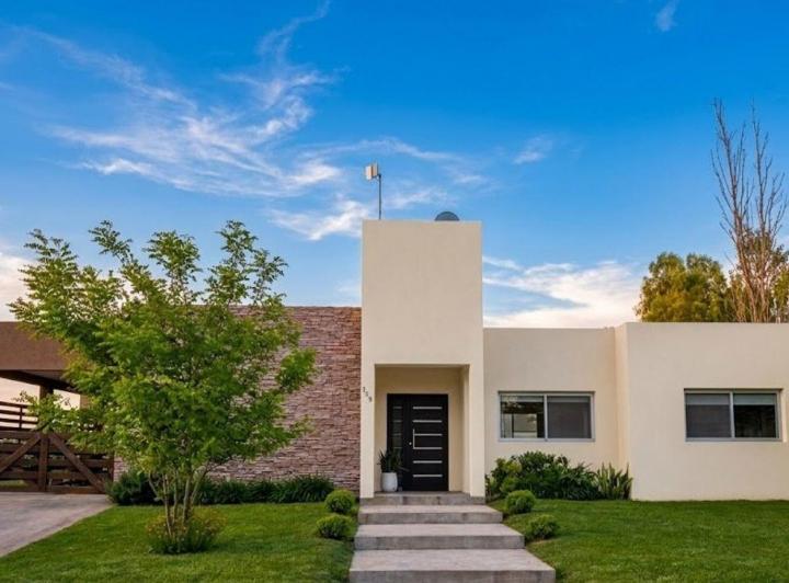 Casa · 120m² · 5 Ambientes · 2 Cocheras