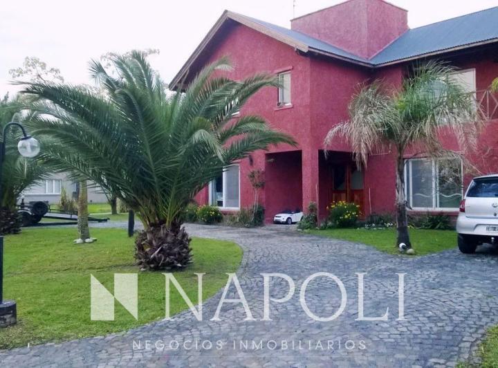 Casa · 225m² · 6 Ambientes · 1 Cochera