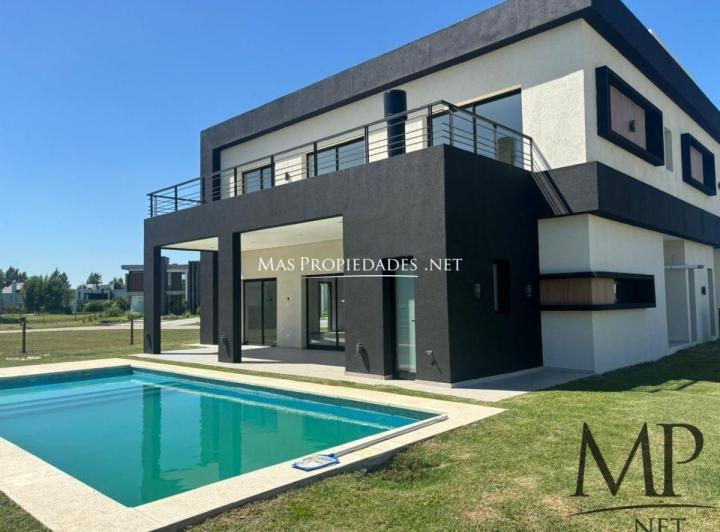 Casa · 285m² · 7 Ambientes · 2 Cocheras