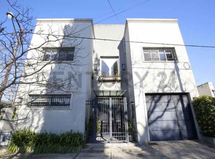 Casa · 198m² · 4 Dormitorios · 1 Cochera