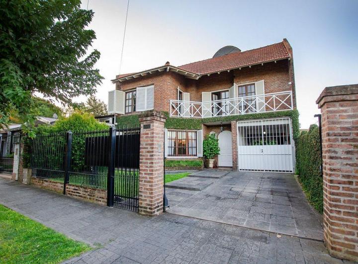 Casa · 182m² · 5 Ambientes · 1 Cochera