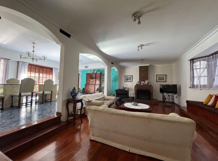 Casa · 344m² · 5 Ambientes · 3 Cocheras
