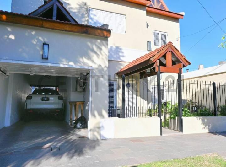 Casa · 130m² · 6 Ambientes · 3 Cocheras