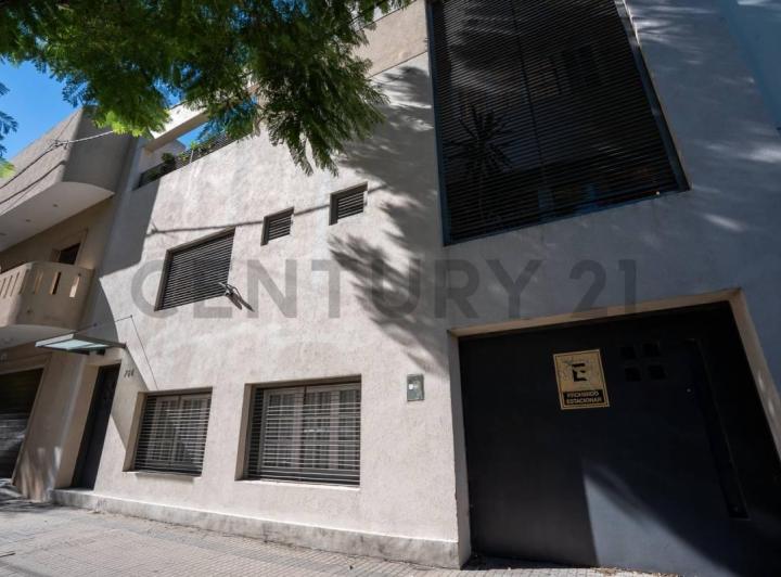 Casa · 240m² · 4 Dormitorios · 1 Cochera