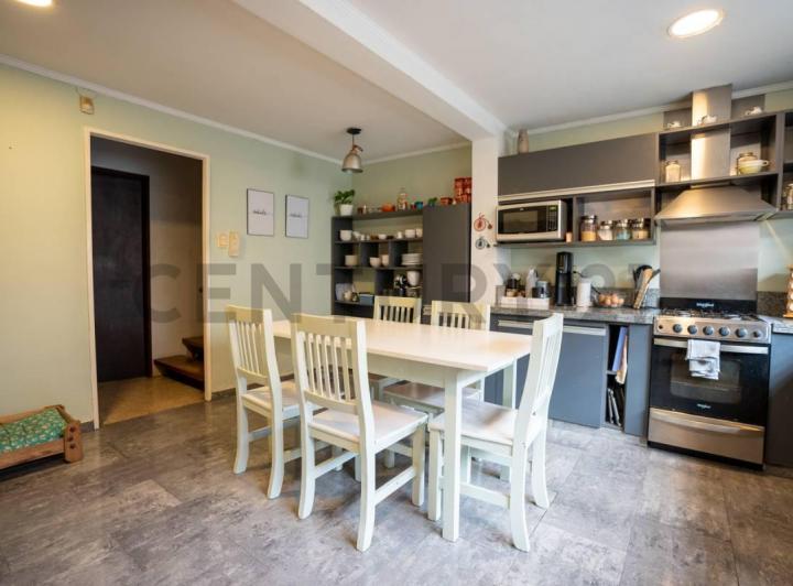 Casa · 190m² · 8 Ambientes · 1 Cochera