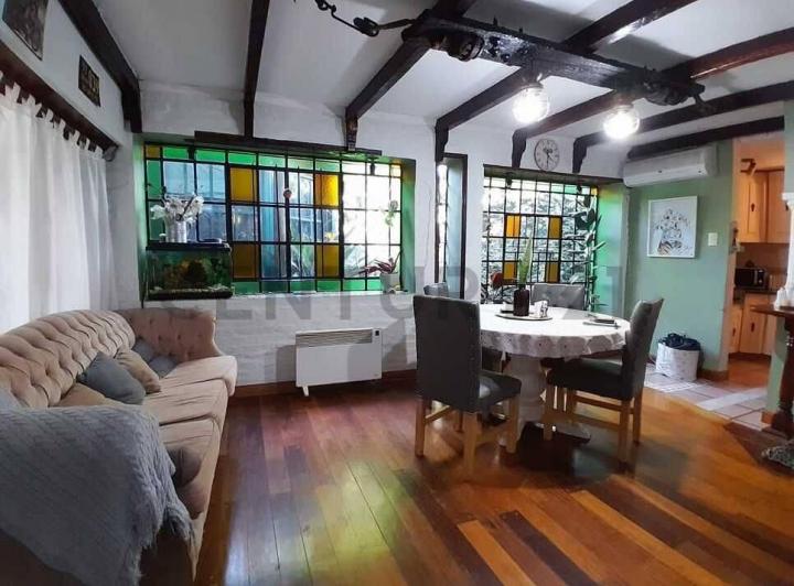 Casa · 190m² · 5 Ambientes · 2 Cocheras