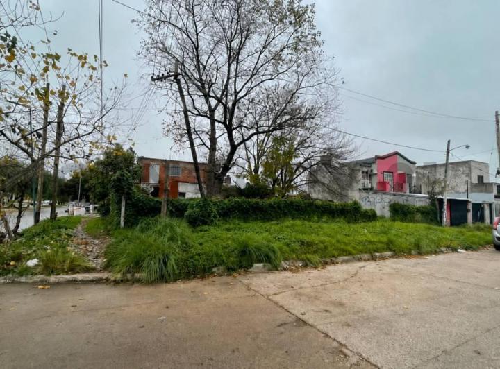 Terreno · 216m²