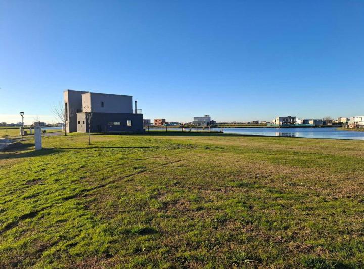 Terreno · 680m²