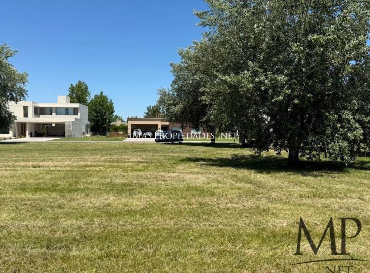 Terreno · 1240m²
