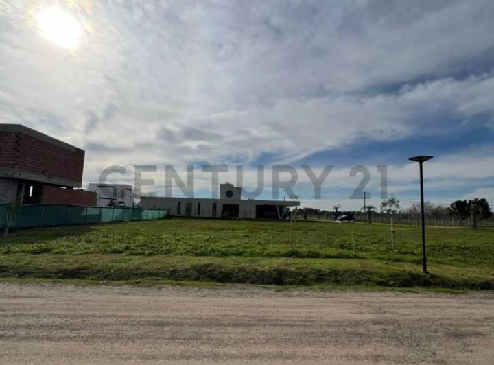 Terreno · 680m²