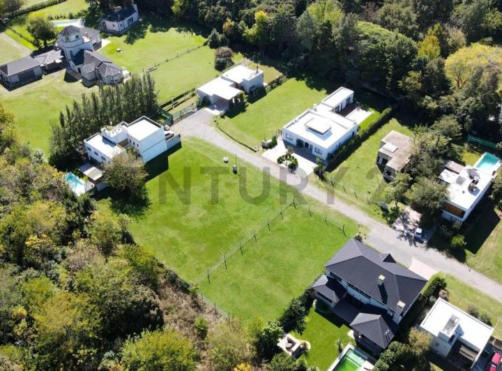 Terreno · 592m²