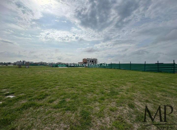 Terreno · 714m²