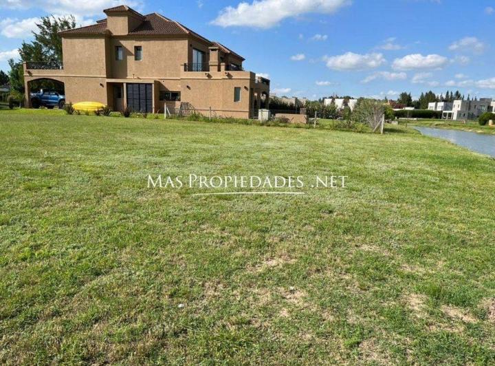 Terreno · 836m²