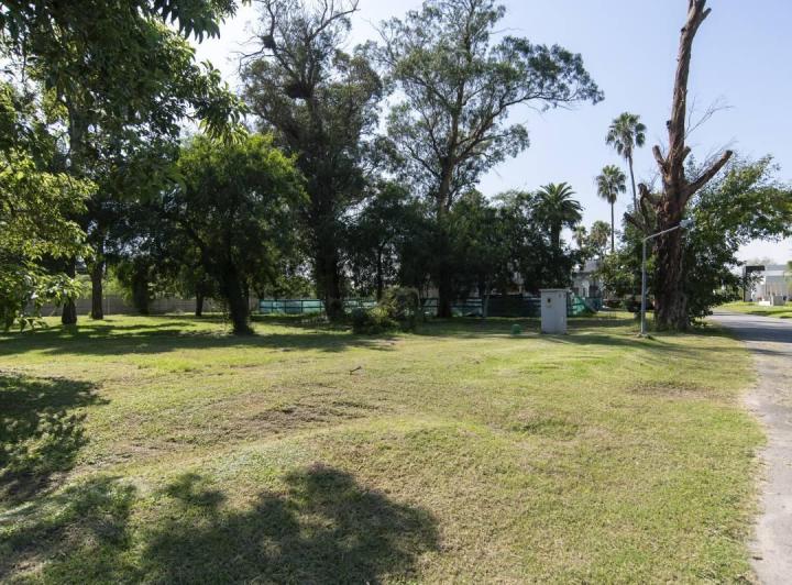 Terreno · 838m²