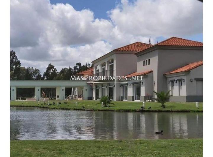 Terreno · 1696m²