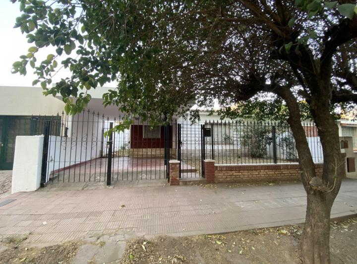 Casa · 133m² · 5 Ambientes · 1 Cochera