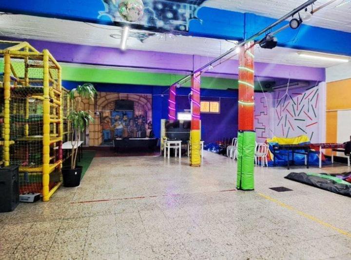 Local comercial · 1038m²