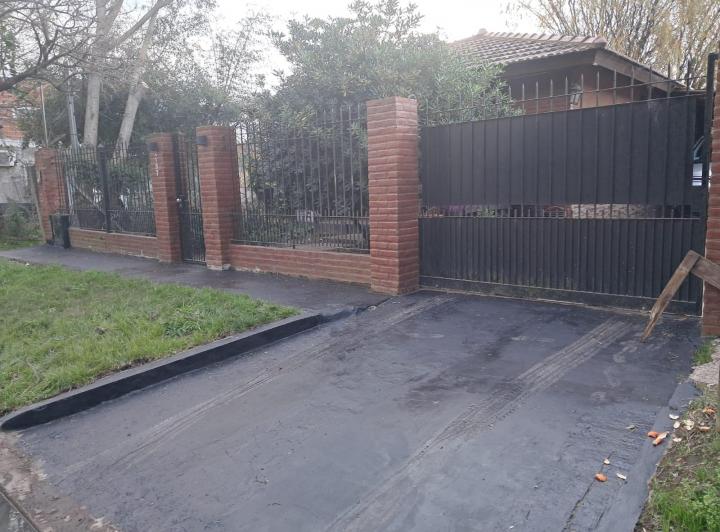 Casa · 90m² · 4 Ambientes · 3 Cocheras