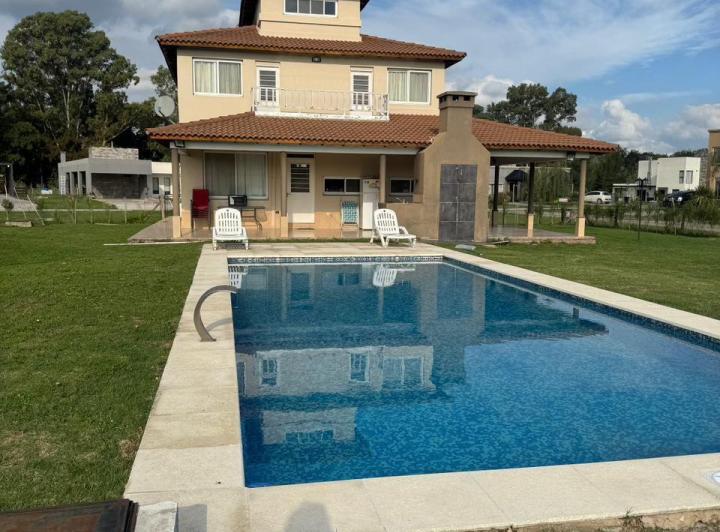Casa · 120m² · 4 Ambientes · 2 Cocheras