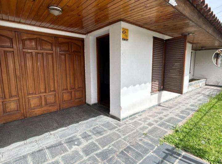 Casa · 5 Ambientes · 1 Cochera