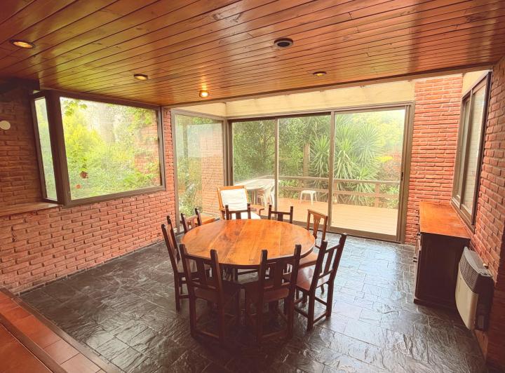 Casa · 320m² · 5 Ambientes · 1 Cochera
