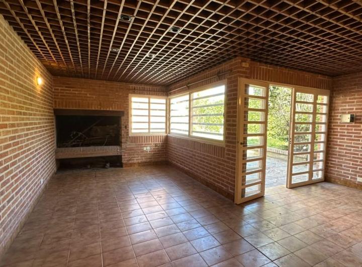 Casa · 190m² · 5 Ambientes · 2 Cocheras