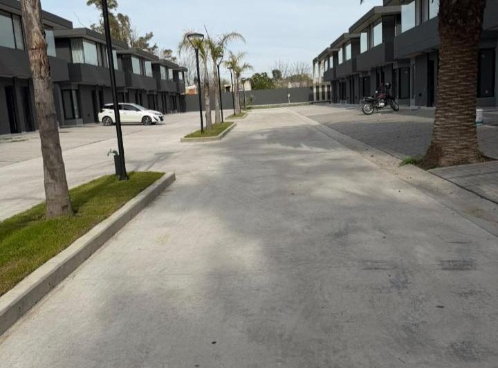 Casa · 115m² · 4 Ambientes · 2 Cocheras
