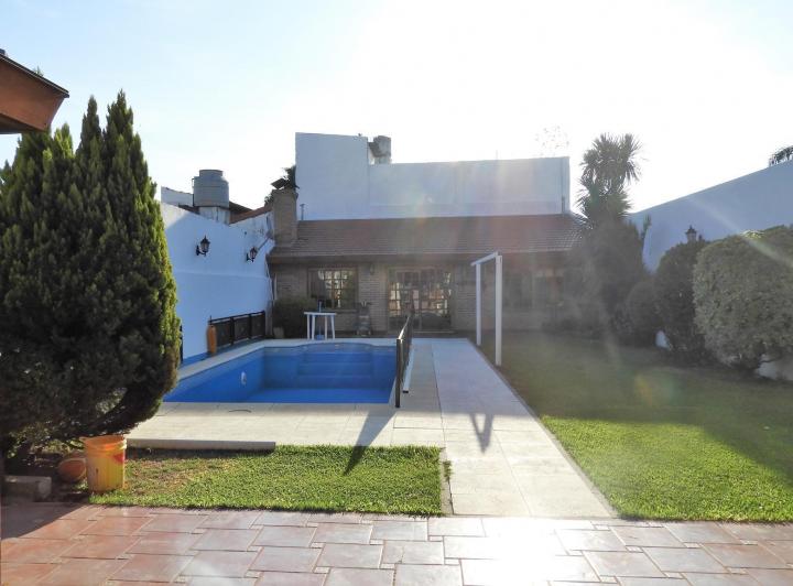 Casa · 350m² · 5 Ambientes · 2 Cocheras