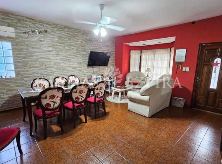 Casa · 120m² · 4 Ambientes · 2 Cocheras