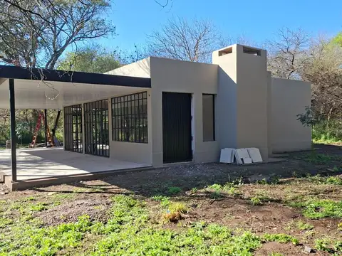 Venta de casa a estrenar con pileta