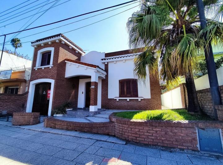 Casa · 196m² · 6 Ambientes · 1 Cochera