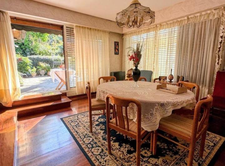 Casa · 350m² · 6 Ambientes · 2 Cocheras