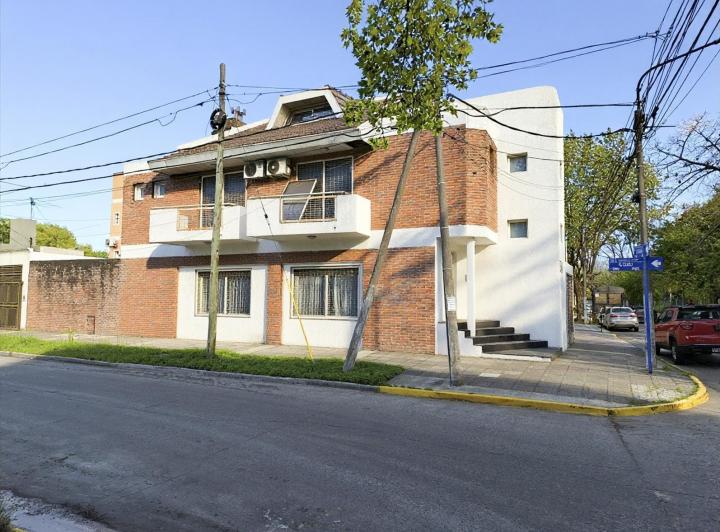 Casa · 280m² · 4 Ambientes · 2 Cocheras