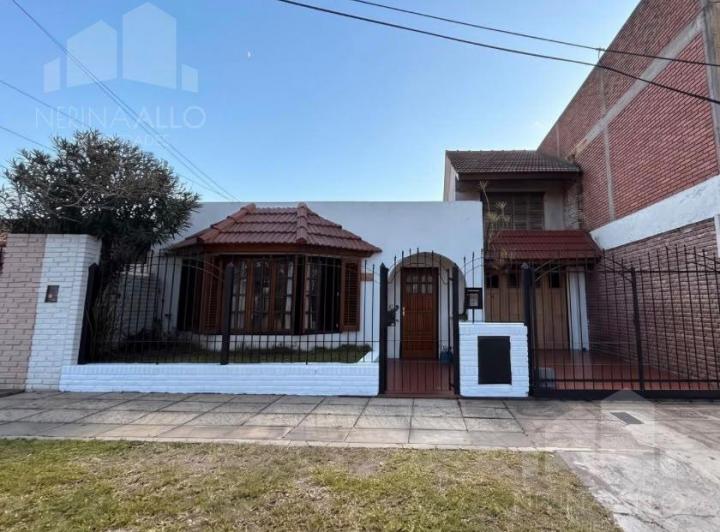Casa · 275m² · 4 Ambientes · 1 Cochera