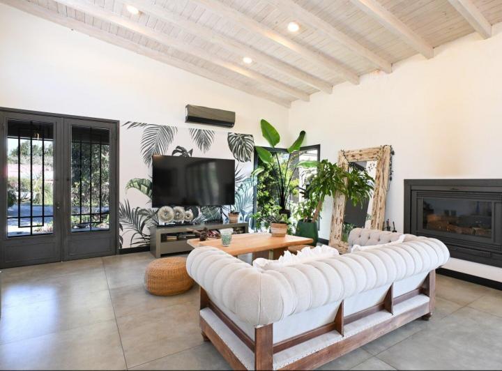 Casa · 221m² · 5 Ambientes · 3 Cocheras