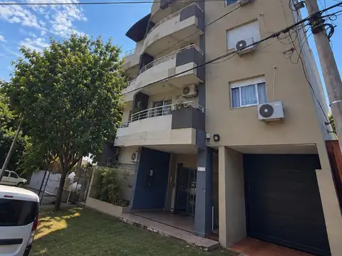 Departamento 2 dorm. con cochera. edificio bahia azul