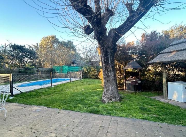 Casa · 180m² · 5 Ambientes · 2 Cocheras