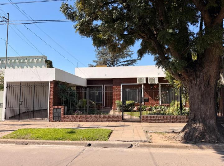 Casa · 107m² · 6 Ambientes · 1 Cochera