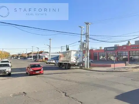 Terreno en esquina en hipolito yrigoyen y michael jones, trelew.