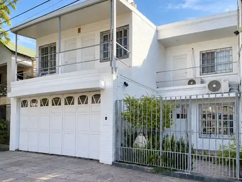 Casa en venta c/ cochera. cervantes 274.