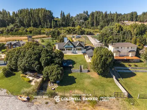 Casa en venta con acceso a costa al lago y pileta climatizada villa verde bariloche