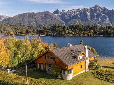 Casa exclusiva con costa sobre lago moreno