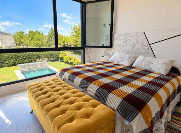 Casa · 220m² · 5 Ambientes · 4 Cocheras