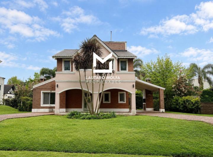 Casa · 180m² · 4 Ambientes · 5 Cocheras
