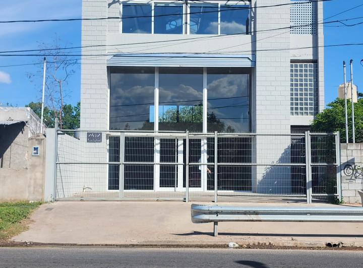 Local comercial · 211m²