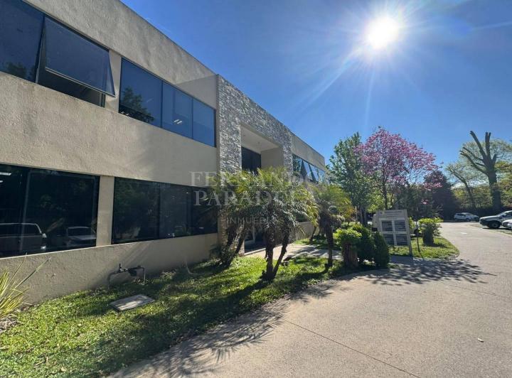 Oficina comercial · 108m² · 5 Ambientes · 4 Cocheras