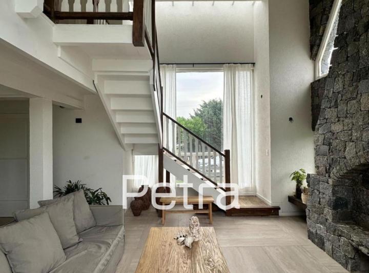 Casa · 180m² · 4 Ambientes · 1 Cochera
